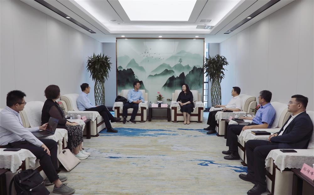 建投投資一行到產發集團洽談合作